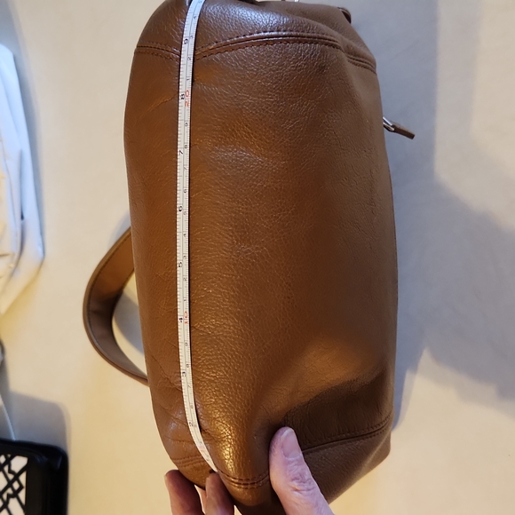 Aurielle leather shoulder bag in good pre-owned condition - Picture 11 of 11